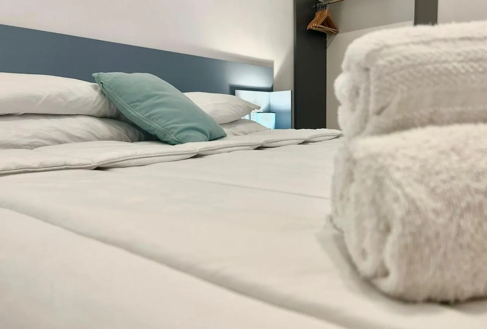 Modern And Spacious 3 Bedroom Apartment Pembroke