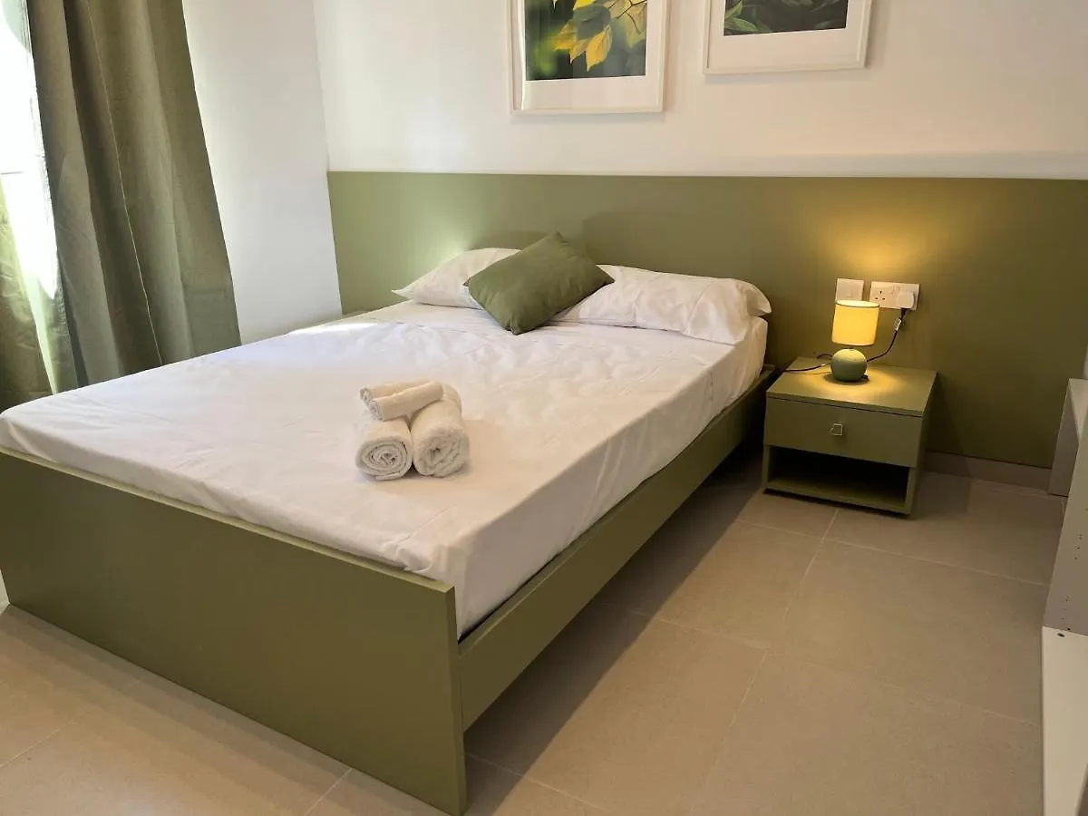 Modern And Spacious 3 Bedroom Apartment Pembroke
