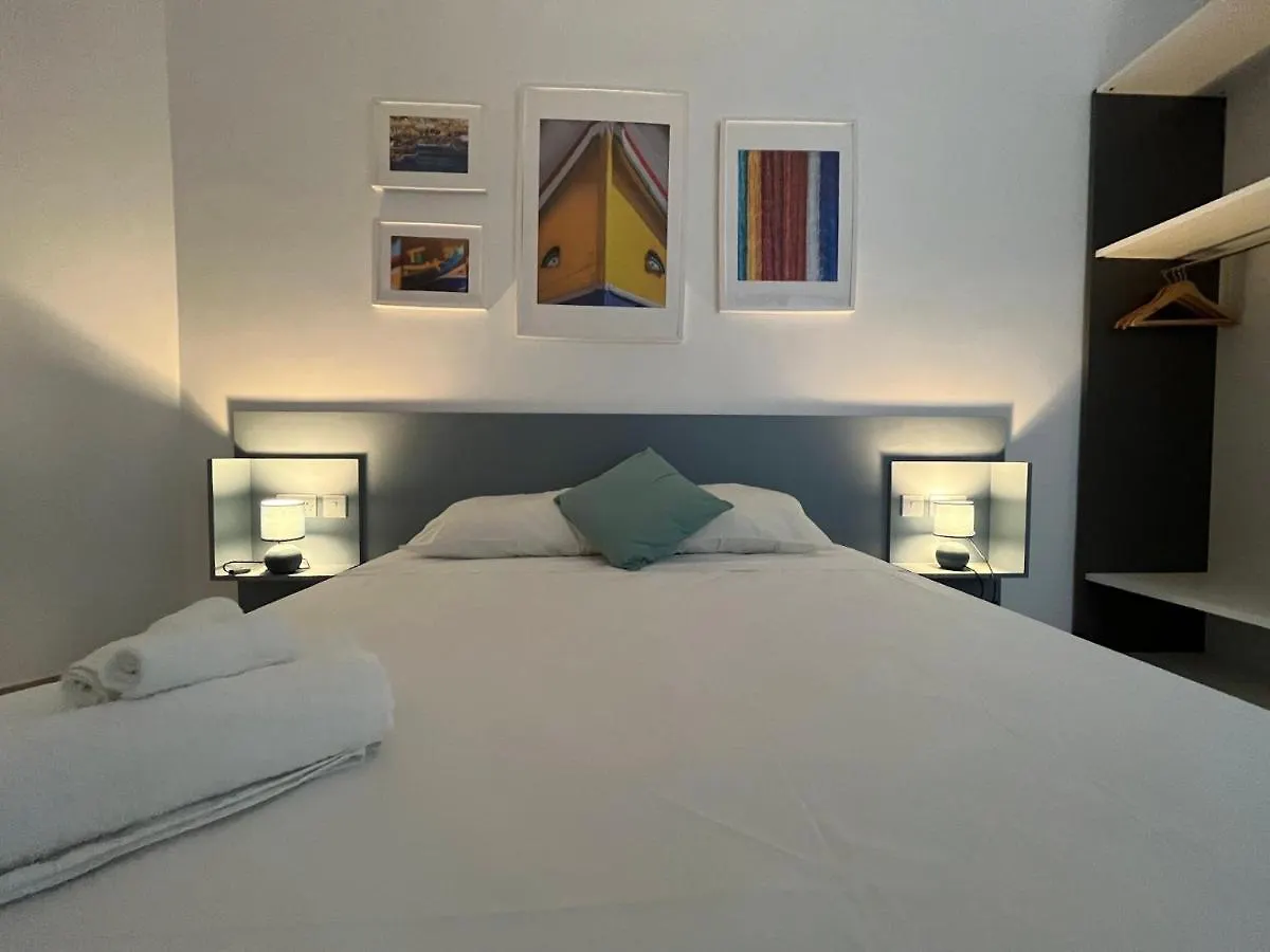 Modern And Spacious 3 Bedroom Apartment Pembroke