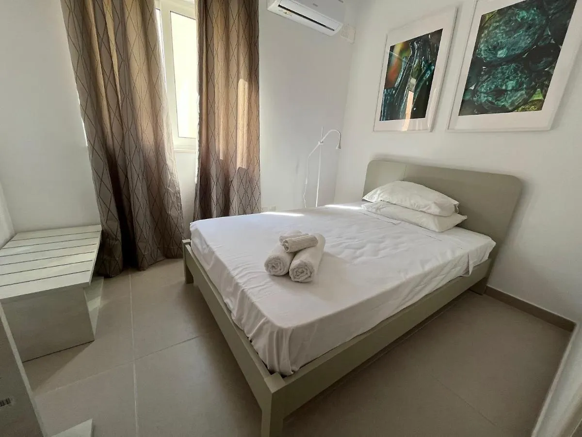 Modern And Spacious 3 Bedroom Apartment Pembroke