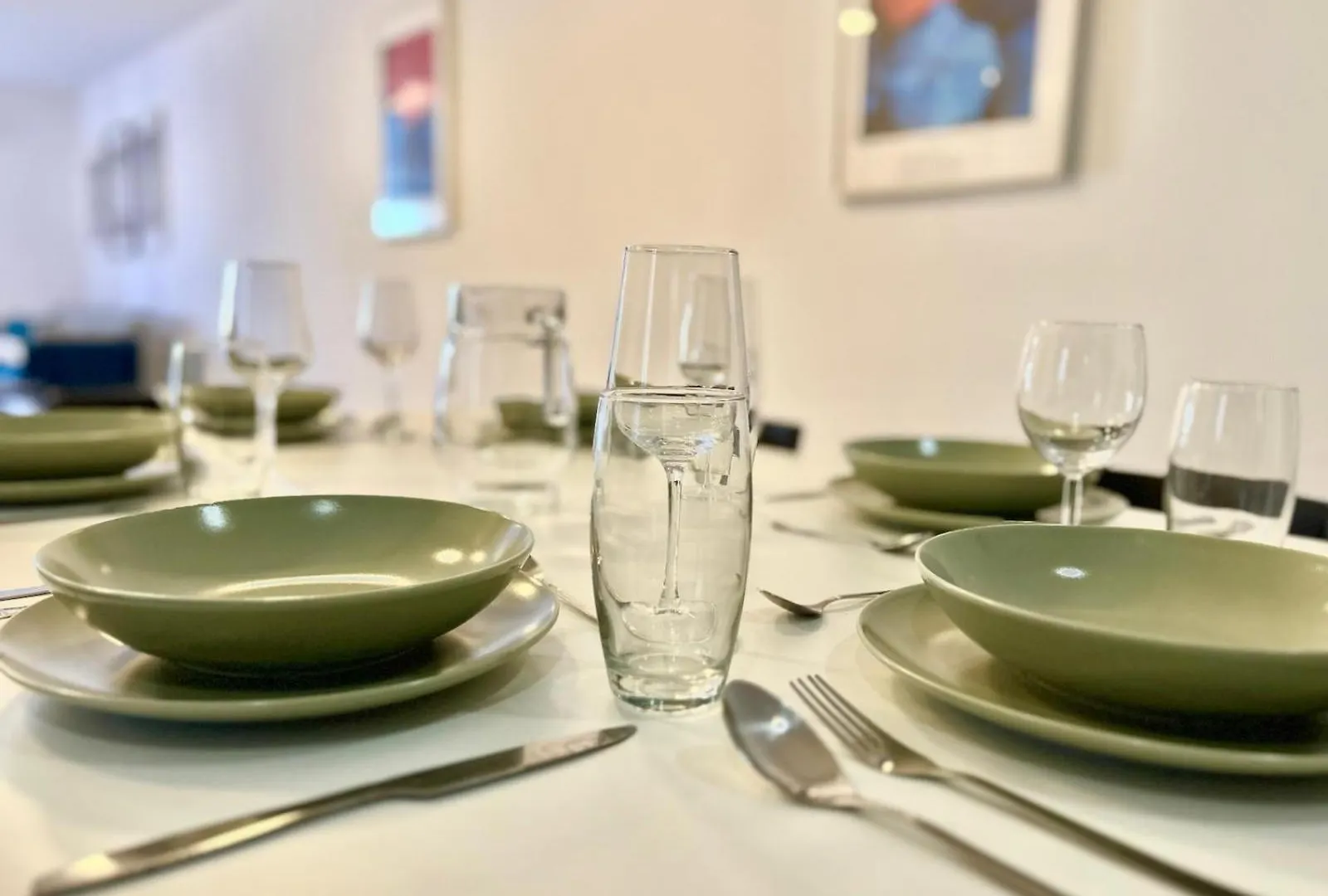 Modern And Spacious 3 Bedroom Apartment Pembroke