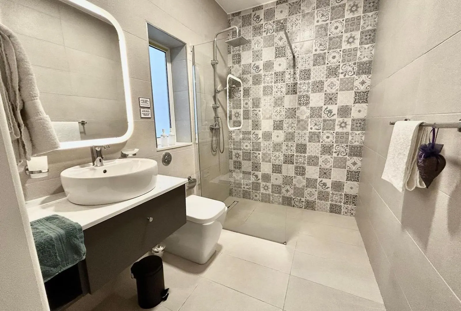 Modern And Spacious 3 Bedroom Apartment Pembroke Malta